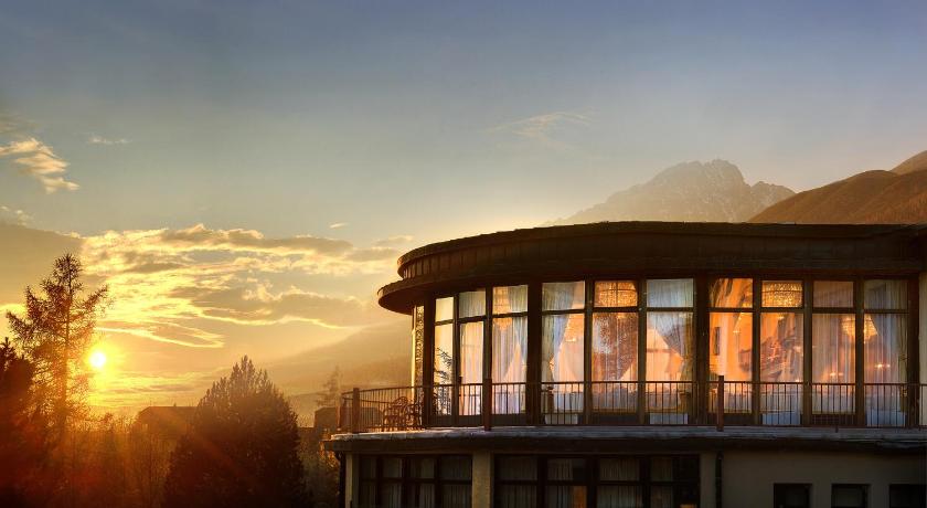ヴィソケー・タトリ Grand hotel Stary Smokovec 4つ星 ホテル プール