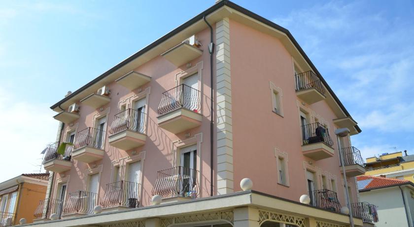 Residence Uno Studio&amp;Suites — Hotel in Rimini