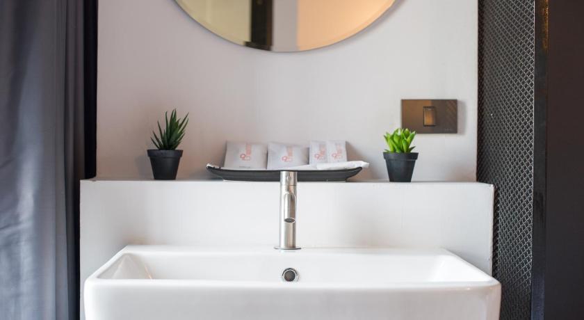 Image of Standard Twin Room 12