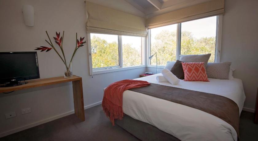 The Lakes Beachfront Holiday Park photo