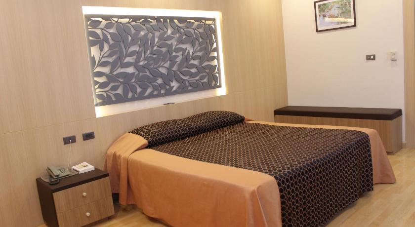 รูปของแกรนด์ ดีลักซ์ เตียงใหญ่ (Grand Deluxe Double Room) 12