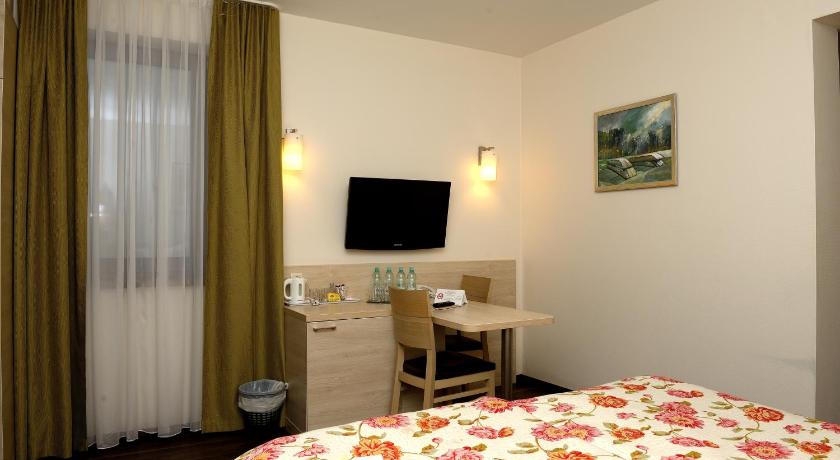 Image of Triple Room 4