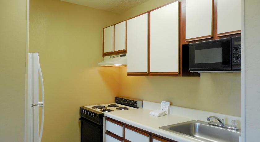 Extended Stay America Suites - Raleigh - Cary - Harrison Ave.