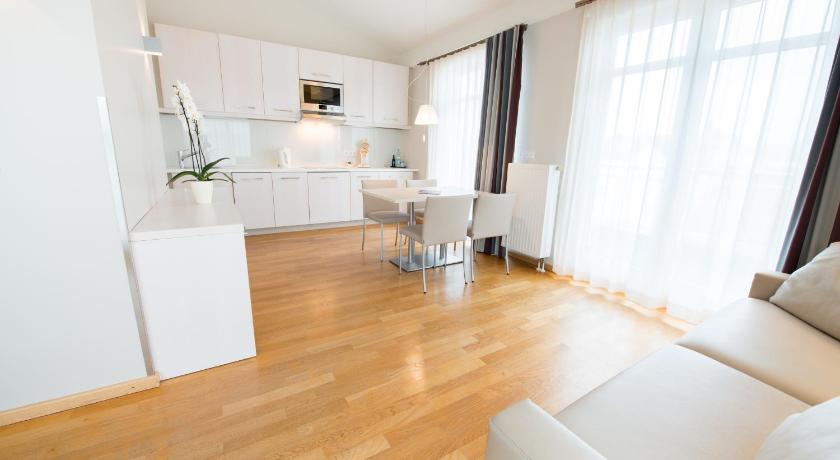 Image of Suite with partially Sea View 4