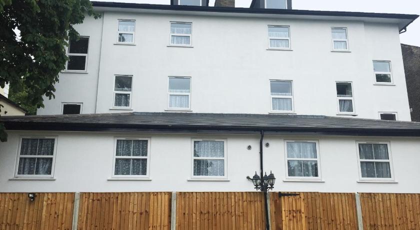 Wellesley Road Apartments photo