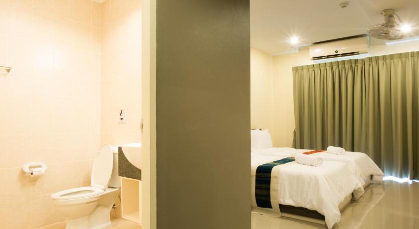 Image of Standard King Room Non-Smoking 11