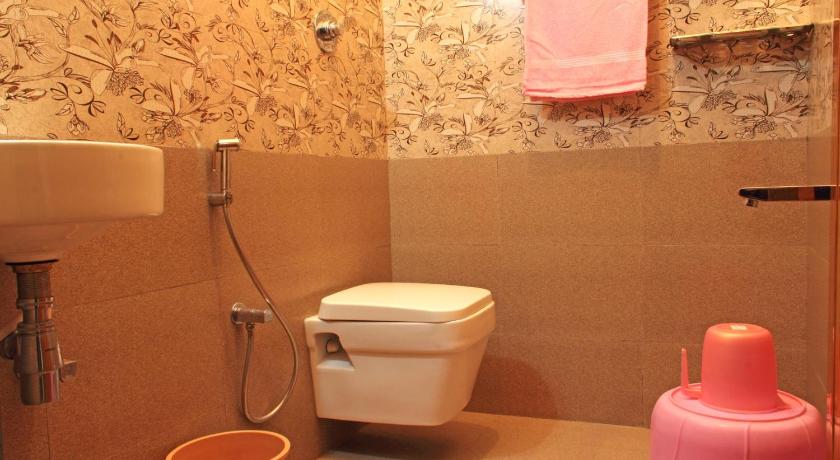 a bathroom with a toilet and a sink, Coorg Rahul Villa- 3 Deluxe Bedrooms in Coorg