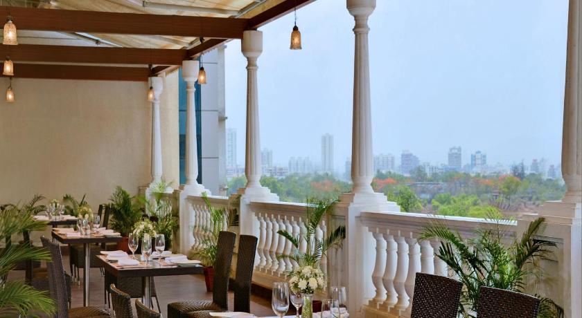 Majestic Court Sarovar Portico