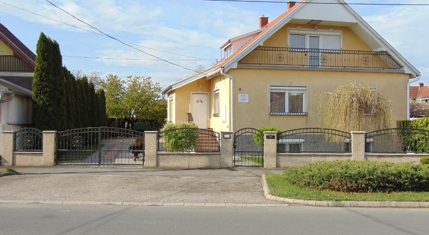 Kata vendeghaz — Hotel in Buk