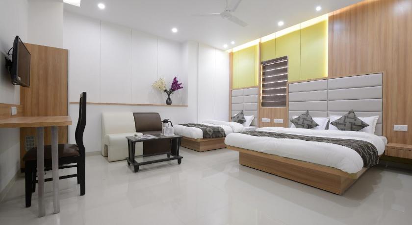 Image of Executive Triple Room 1