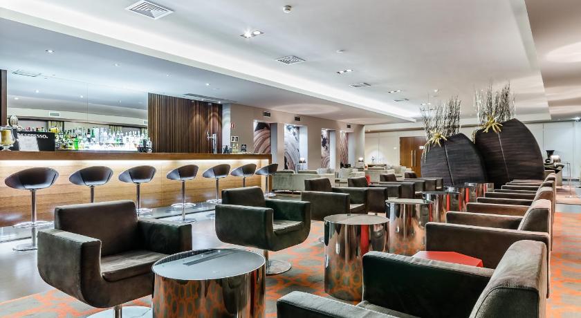 バタリャ Hotel Villa Batalha 4つ星 ホテル プール