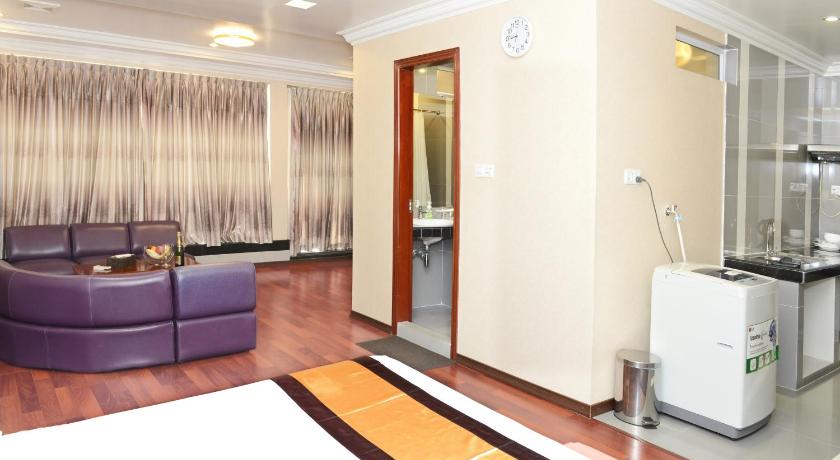 Image of Executive Suite Double Bed with Pagoda or City or River 15