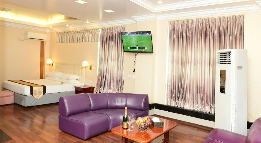 Image of Executive Suite Double Bed with Pagoda or City or River 9