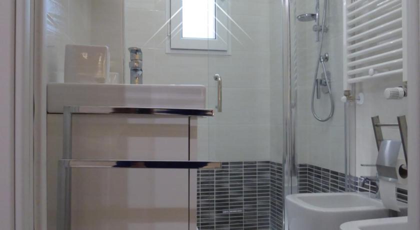 a bathroom with a sink, toilet and bathtub, Mascarella House Bologna in Bologna