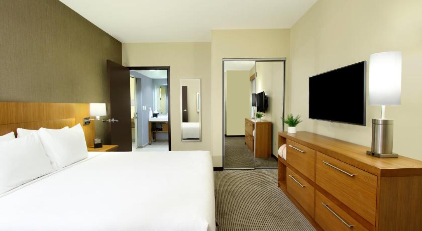 Image of King Bed High Floor (with Sofa Bed) 4