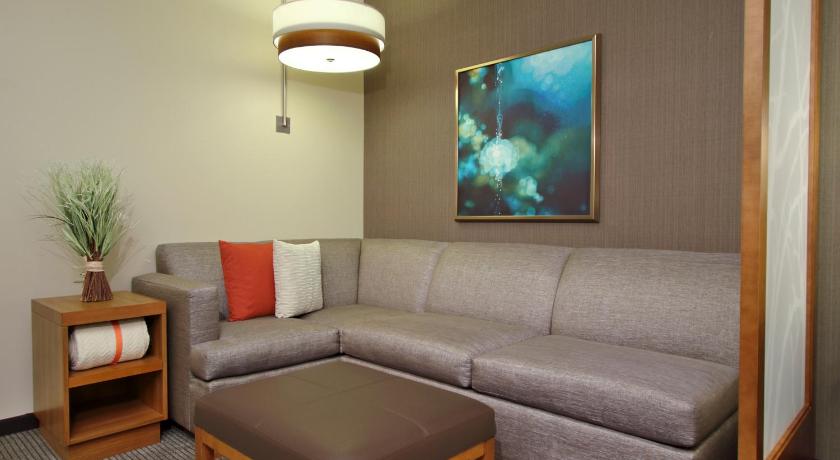 Image of Two Queen Beds (with Sofa Bed) 7