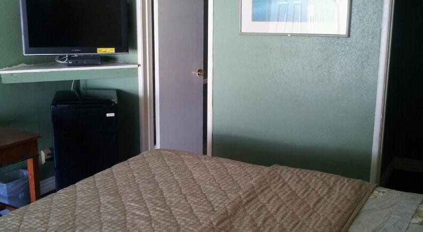 Travel Eagle Inn Motel photo