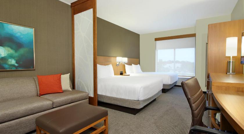 Image of Two Queen Beds 0