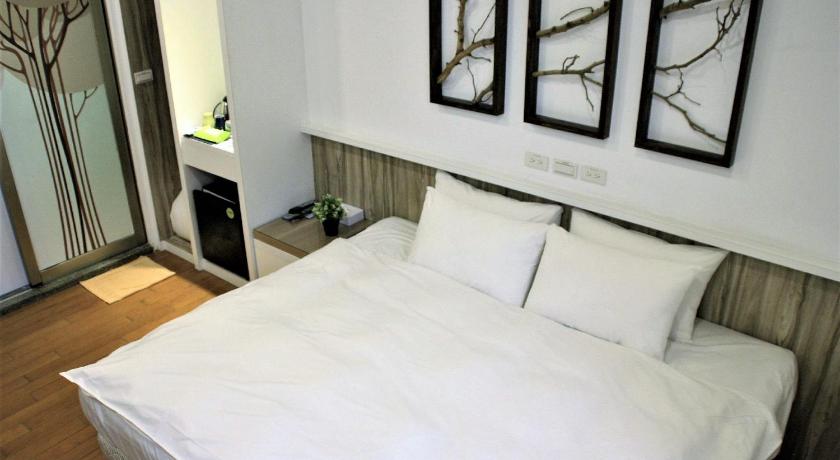 Image of Deluxe Double or Twin Room 9