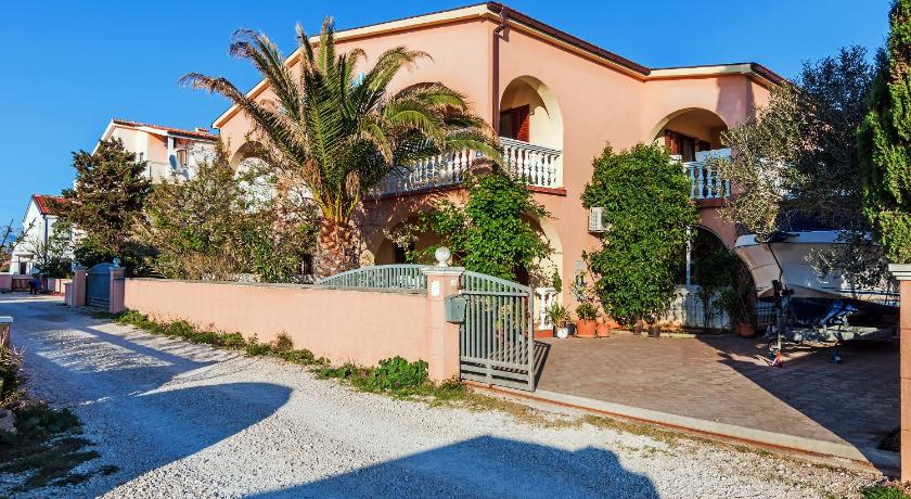 Villa Mare Apartments — Hotel in Vir