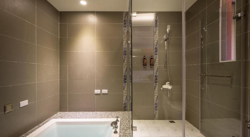 Image of Deluxe Double Room with Garage 2