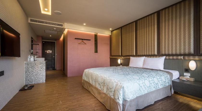 Image of Deluxe Double Room with Garage 1