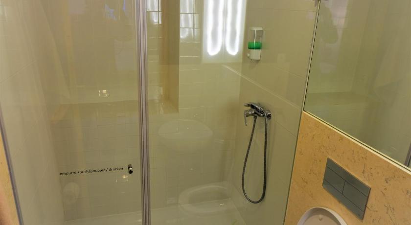 รูปของOne-Bedroom Apartment with Private Patio 12