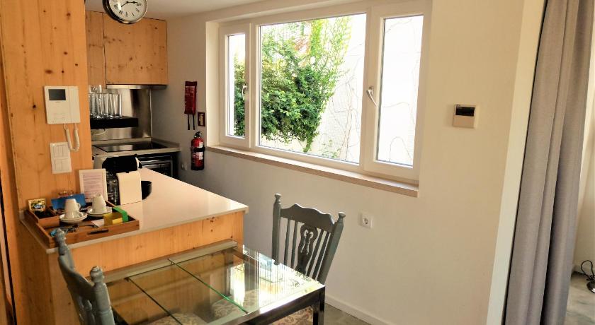 รูปของสุพีเรียร์อพาร์ตเมนต์แบบหนึ่งห้องนอน (Superior One-Bedroom Apartment) 8