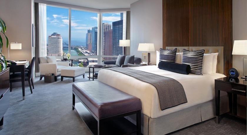 Image of Deluxe King Suite River View 0