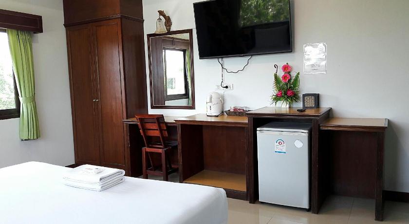 a hotel room with a tv and a bed, Fahproudfon Hotel in Nakhonratchasima