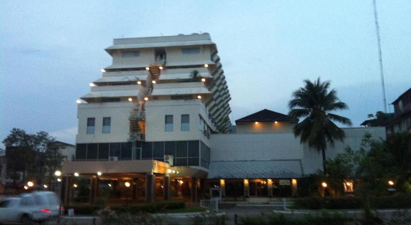 Paradorn Inn — Hotel in Chumphon