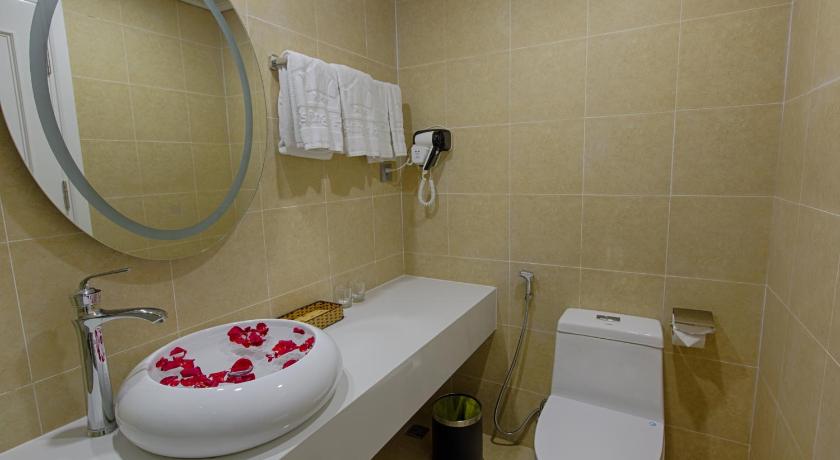 Image of Deluxe Family Partial Ocean 9