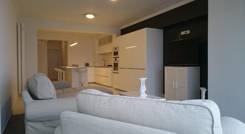 lounge appartement zeedijk Oostende — Hotel in Ostend