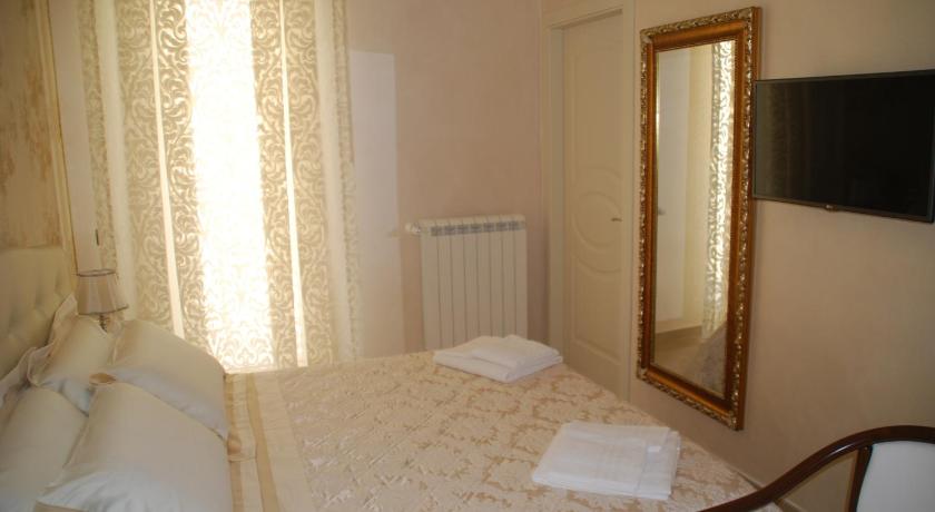 Daphnae House photo