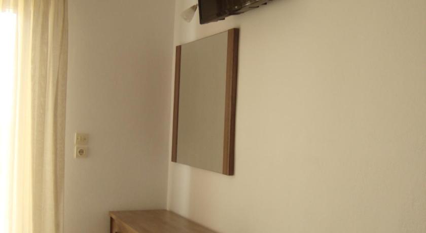 Image of Studio (2 Adults) 9