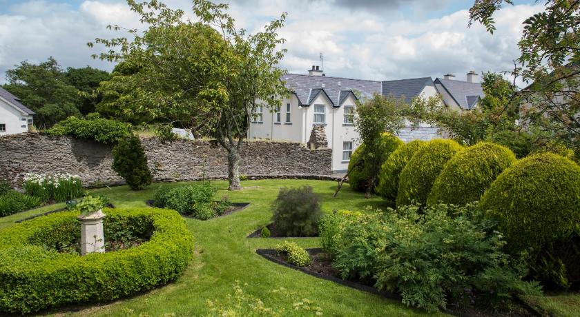 Woodhill House photo