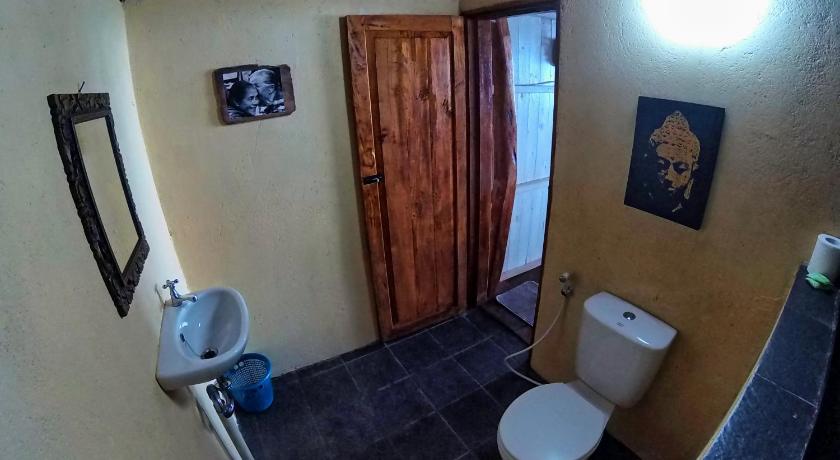 Image of Small Bungalow with Ensuite and Partial Seaview 8