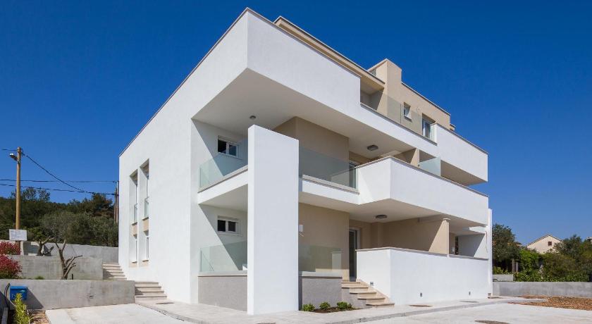 Apartments Alba — Hotel in Slatine
