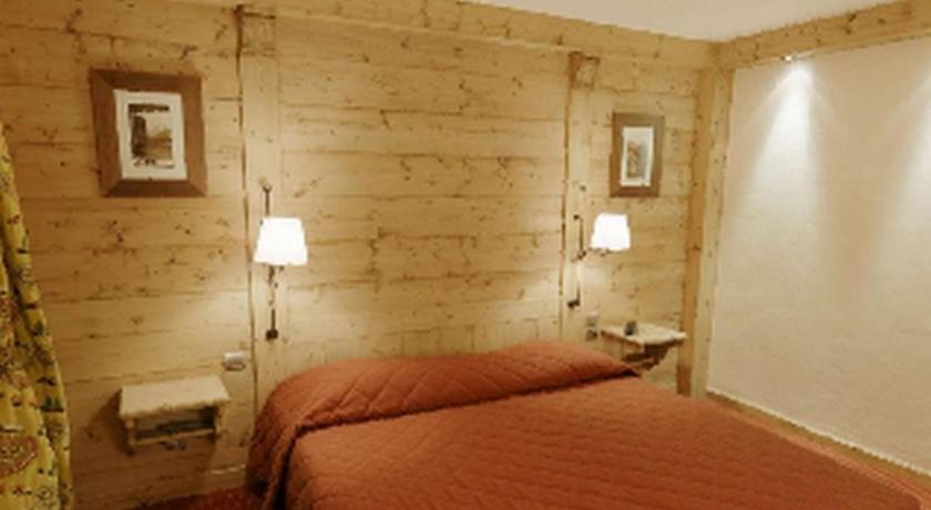 Image of Superior Family Room (2 Adults + 2 Children) 8