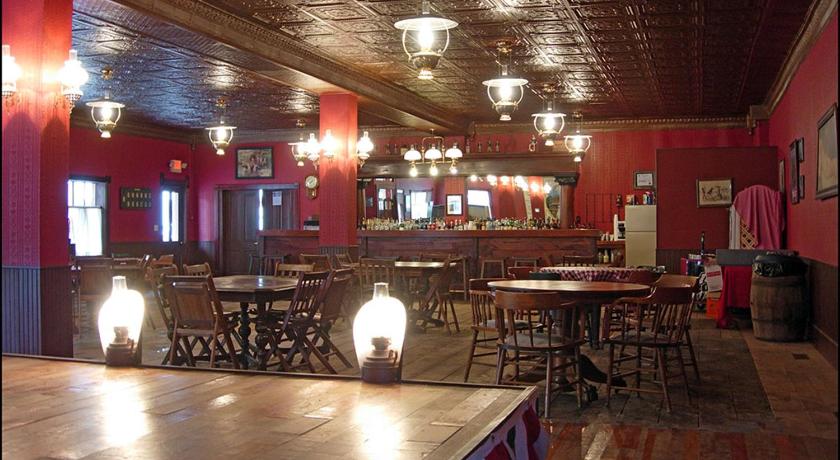 Backwoods Bed and Bath — Hotel in McGregor (IA)