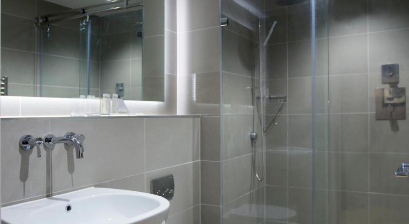 Image of Luxury One-Bedroom Apartment 11