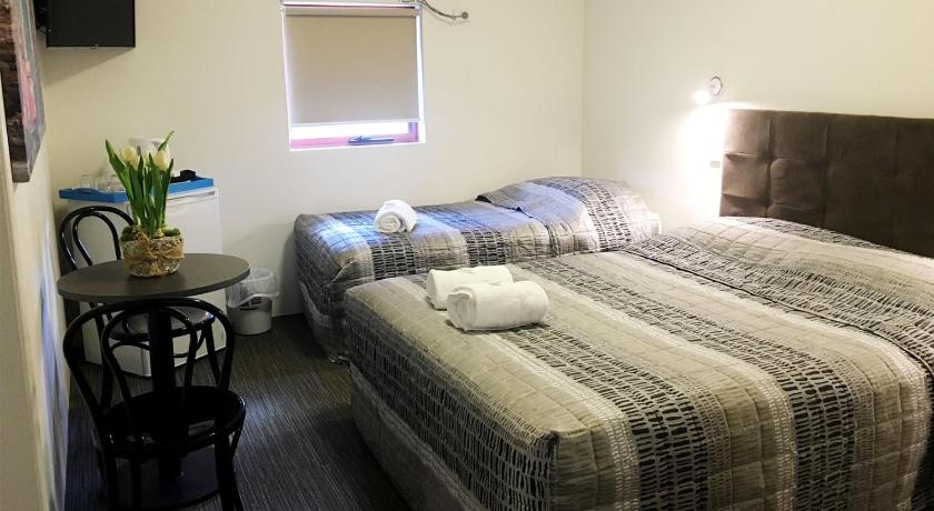 Image of Family Room for 6 9