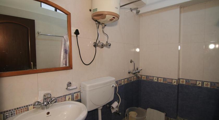 a bathroom with a sink, toilet and bathtub, Hotel Royal Residency in Gangtok