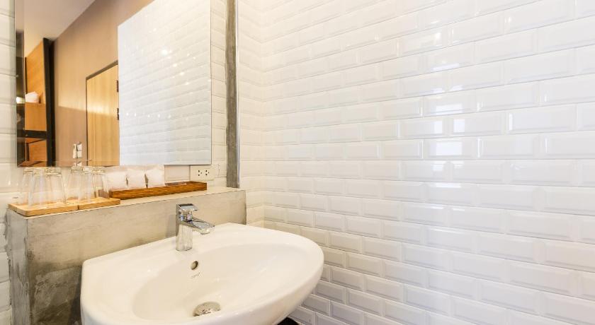 Image of Quadruple Room with Private Bathroom 14