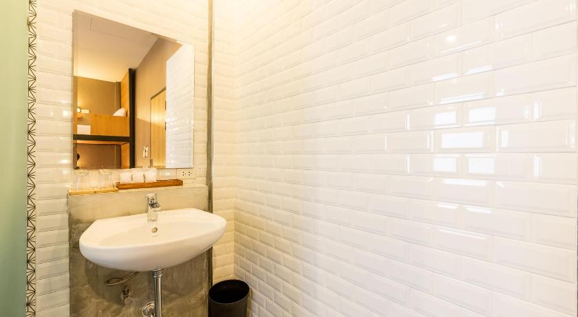Image of Quadruple Room with Private Bathroom 16