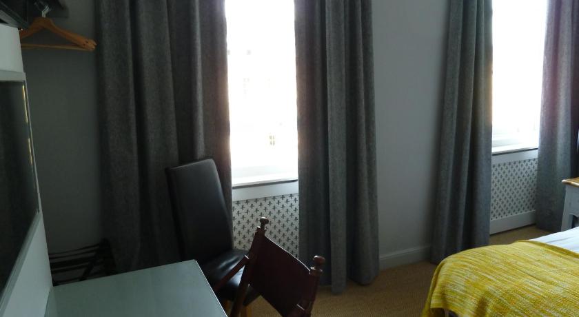 Image of Large Twin Room 14