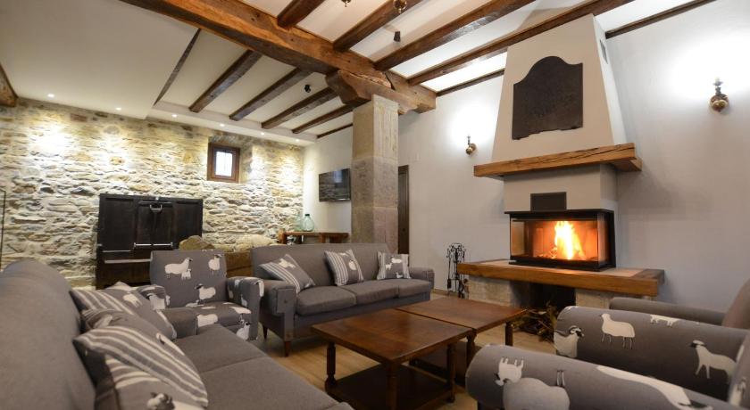 Txantxorena — Hotel in Zubiri
