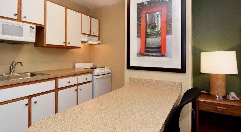 Extended Stay America Suites - Charleston - Northwoods Blvd.