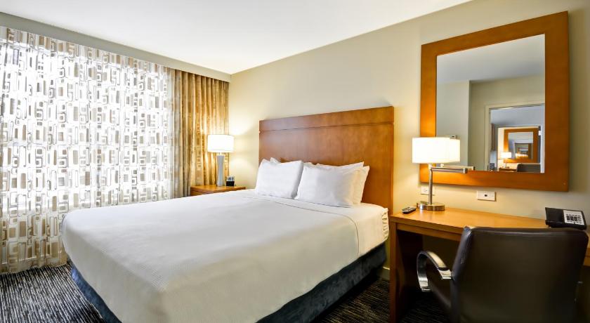 Hyatt House Chicago Warrenv photo