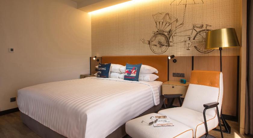 Image of Deluxe Room 1 King 4